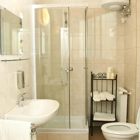 Promenade Panzio 3*