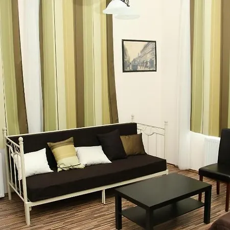 בית הארחה Promenade Panzio 3*