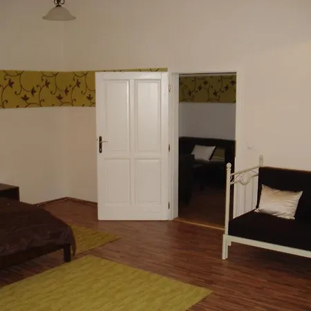 Promenade Panzio בית הארחה 3*