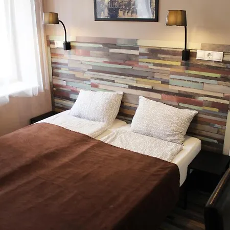 בית הארחה Promenade Panzio 3*