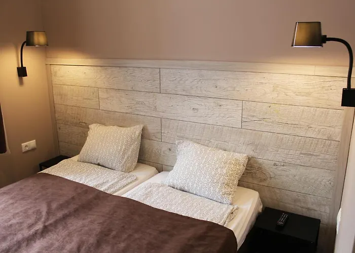 Promenade Panzio 3* Мишкольц